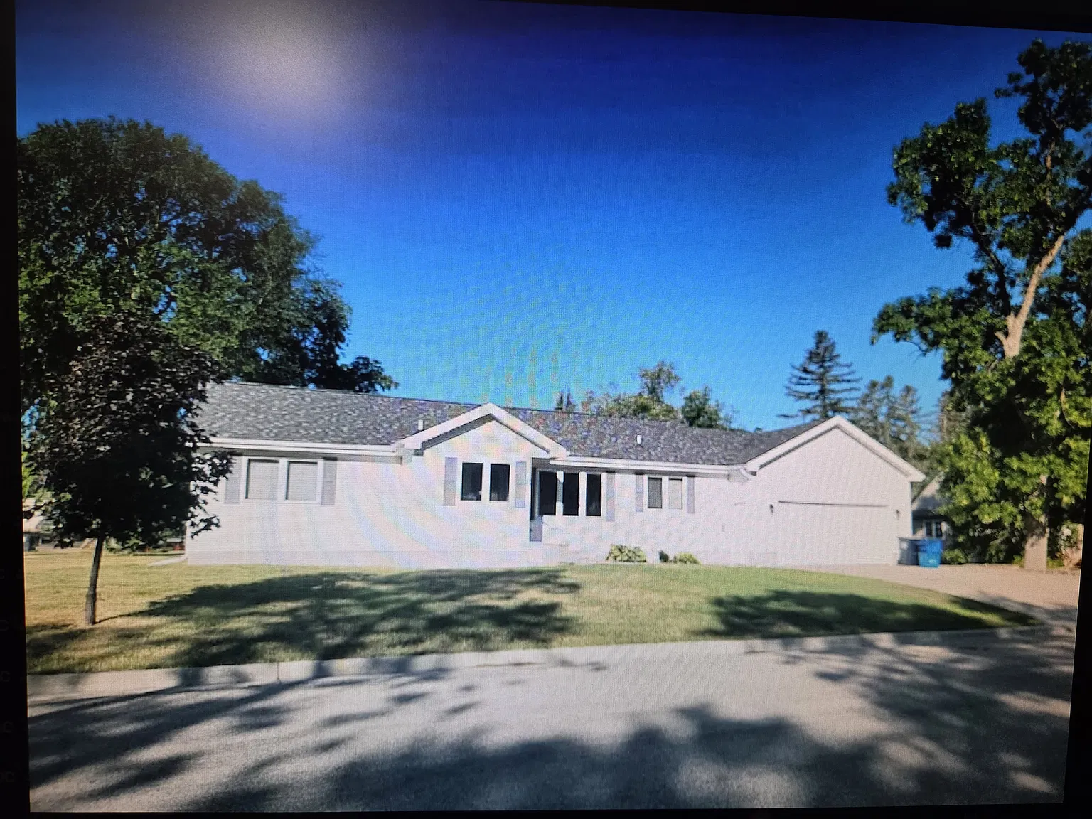 5 bed, $1,750 — Photo 1