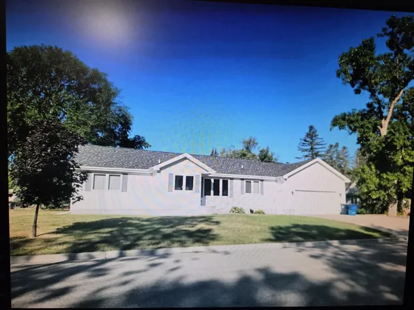 201 College Ave Unit 1, Morris, MN 56267