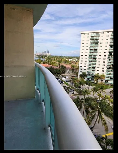 19390 Collins Ave #904 Photo 1