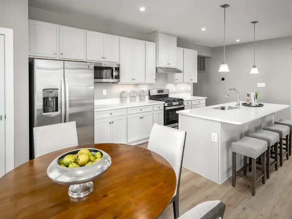18 Thomas Knoll Blvd, Port Murray, NJ 07865
