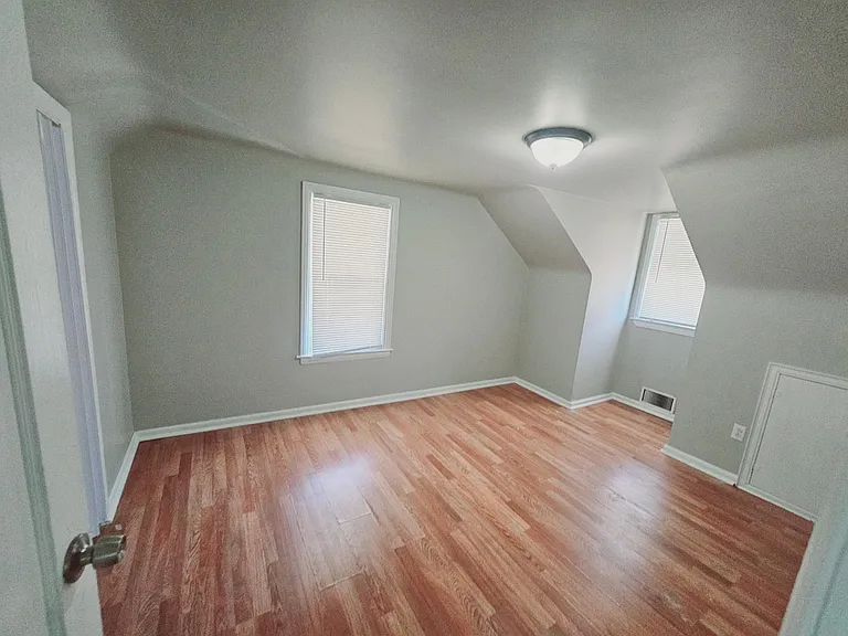 5696 N Vernon St — Photo 12