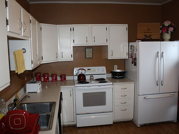 3rd image of 158 Clinton St