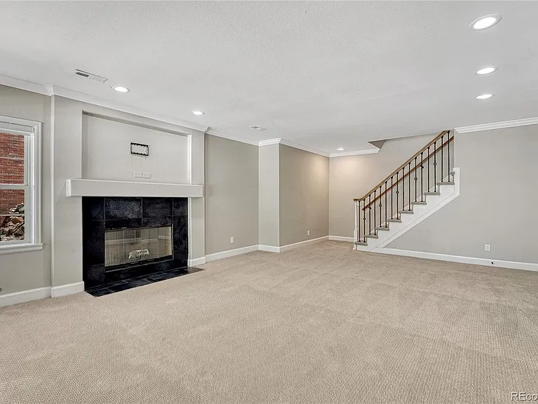 9885 Greensview Cir — Photo 36