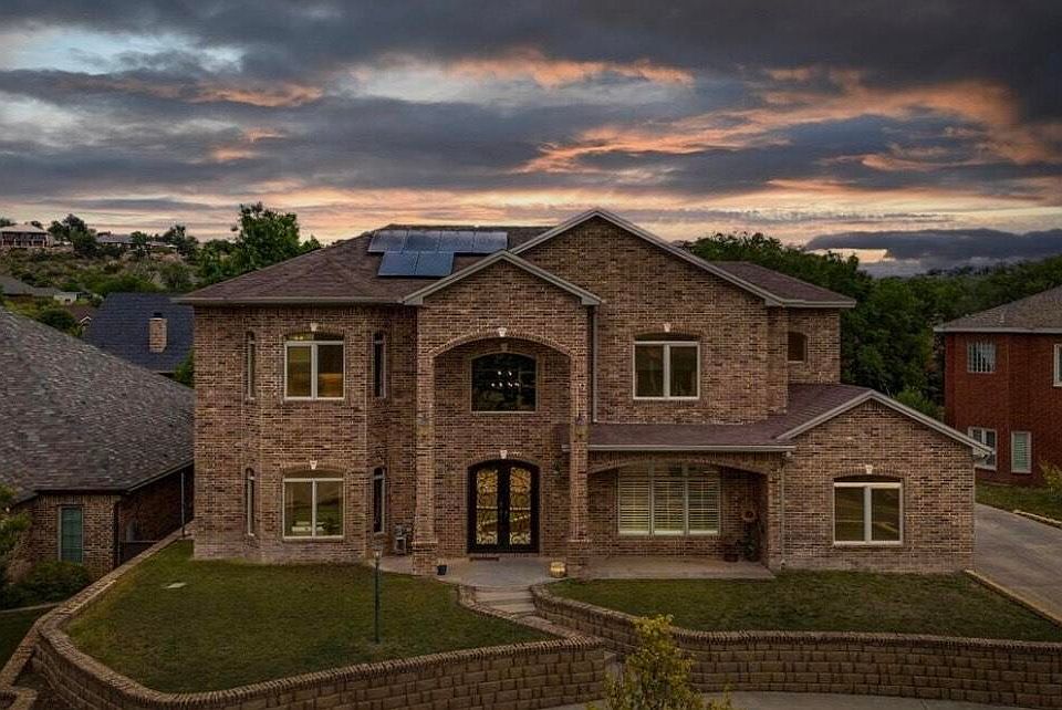 1st image of 8 W Lakeshore Dr