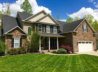 135 Killarney Rd, Winfield, WV 25213