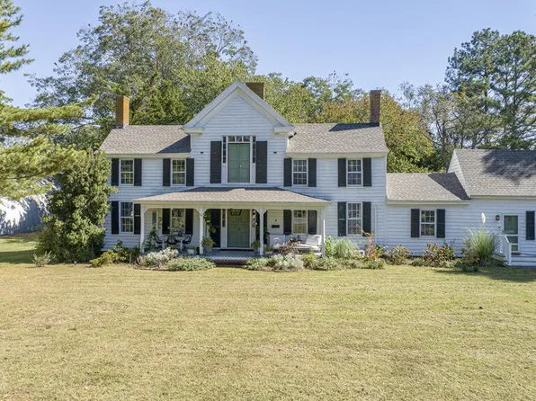 7 Hill St, Onancock, VA 23417