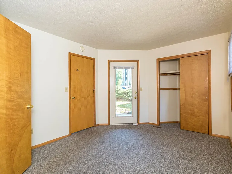 519 E Smith Ave — Photo 7