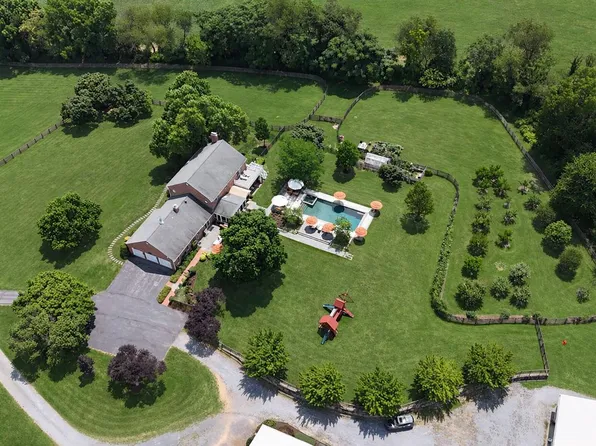 26100 Mullinix Mill Rd, Mount Airy, MD 21771
