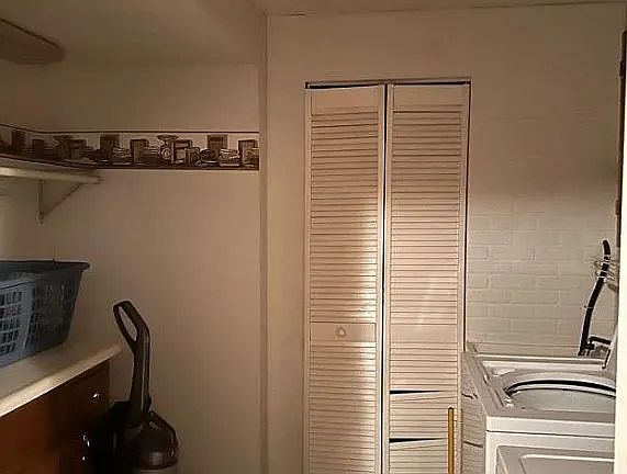 4th image of 412 N King St