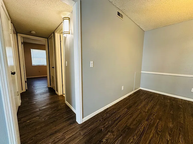6034 Nw Expy #B — Photo 9