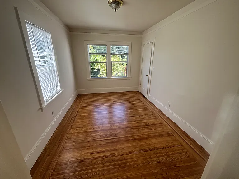 966 Talbot Ave — Photo 8
