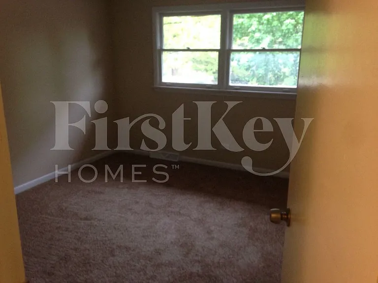 817 Rose Ln — Photo 20