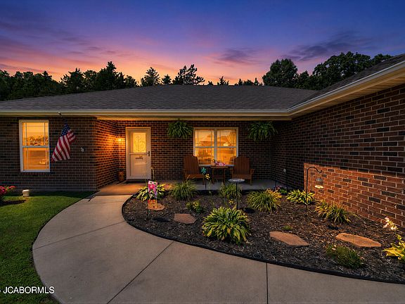3rd image of 305 Davis Dr