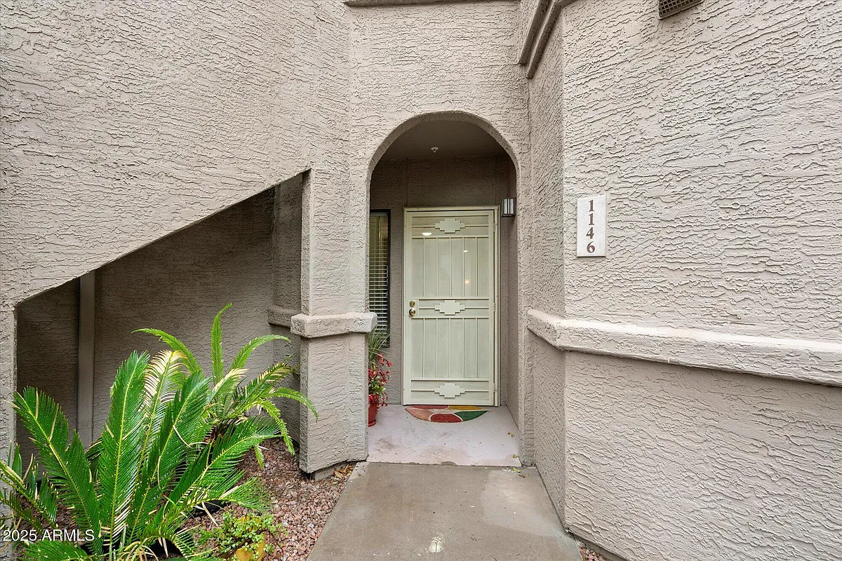 Building Photo - 15252 N 100th St #1146