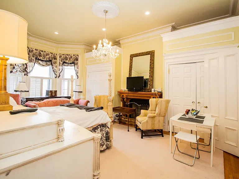 290 Beacon St #3B — Photo 2