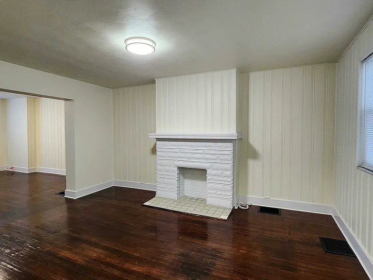 513 Margaret St — Photo 3