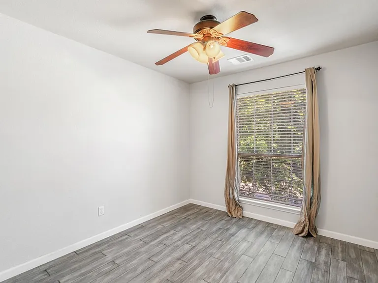 11502 Johnny Weismuller Ln — Photo 24