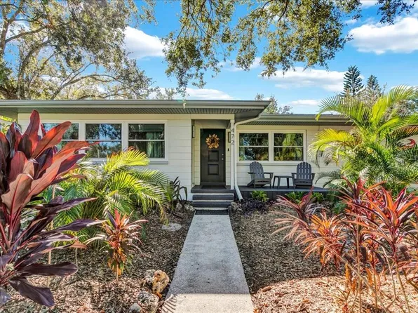 472 Pine St, Tarpon Springs, FL 34689