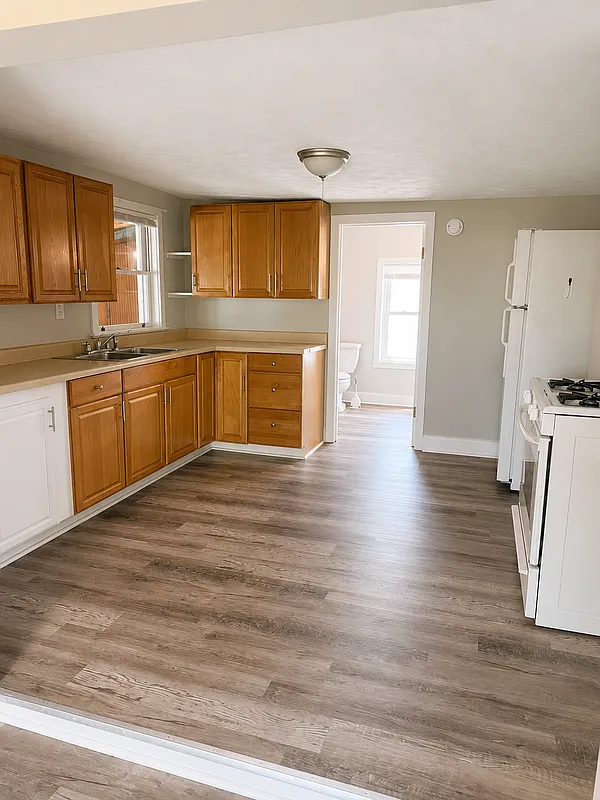 2 bed, 1.0 bath, $1,300 — Photo 1