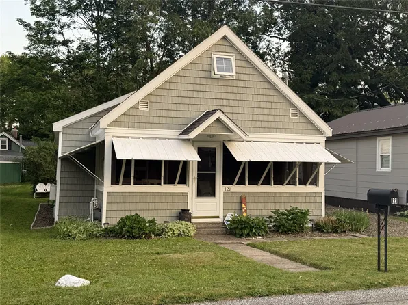 121 Cherry St, Edinboro, PA 16412