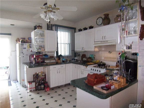 4th image of 479 Oak St