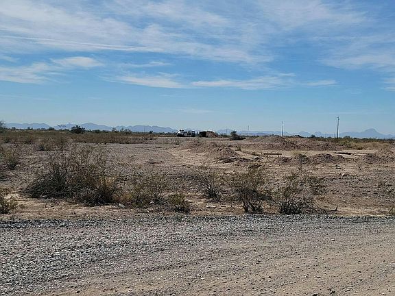 5th image of 592 S 310th Dr
