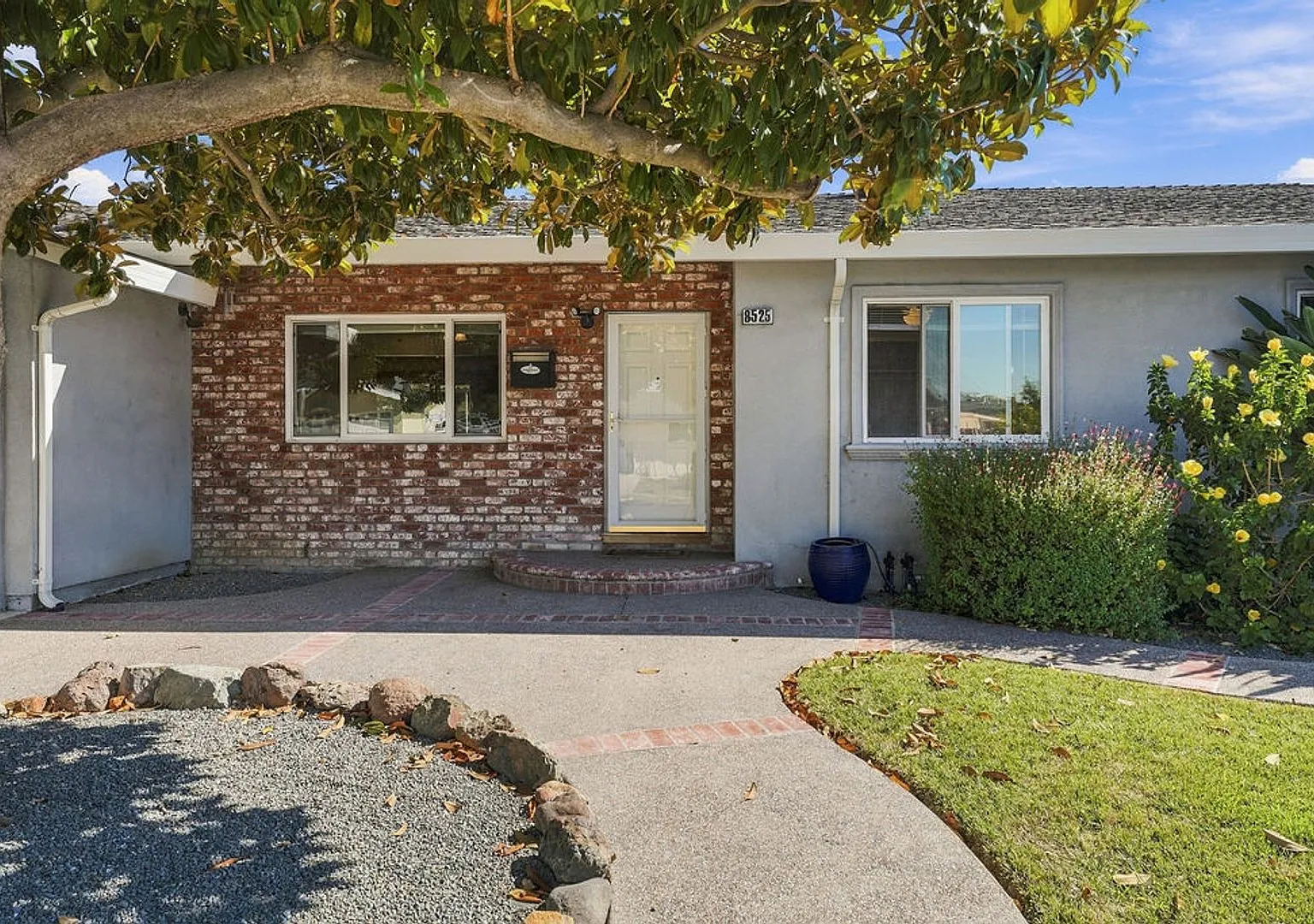 Charming West Dublin Home w/ Expansive Backyard Oasis — Photo 4
