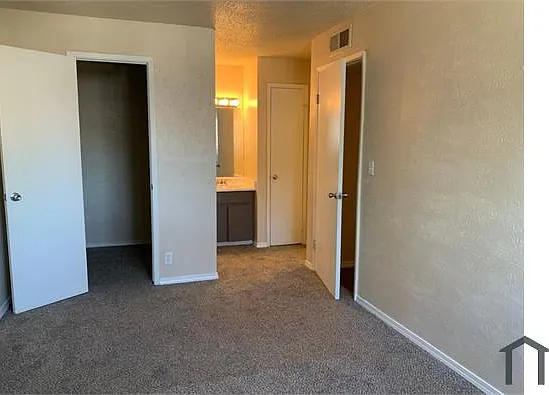 1336 E 60th St S #6H — Photo 7