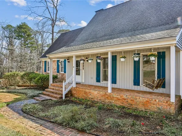 5622 Williamsburg Dr, Norcross, GA 30093