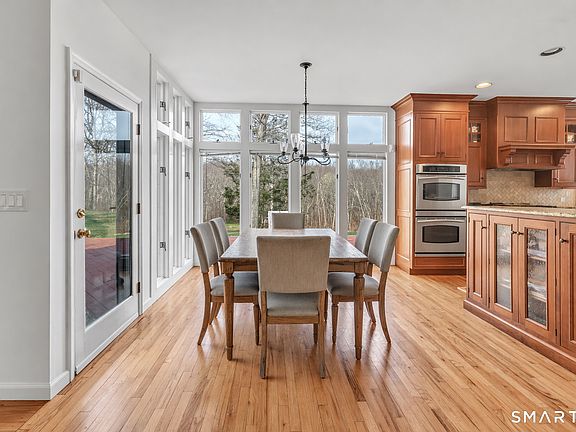 5th image of 553 Judd Rd