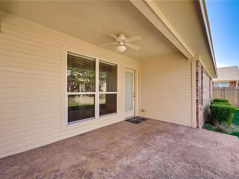 8633 Corral Cir — Photo 24