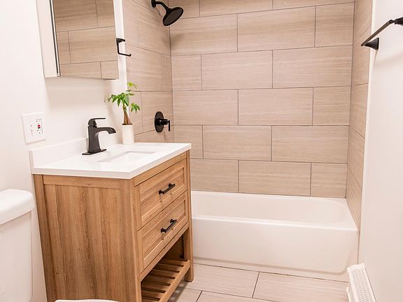5th image of 4882 N Ashland Ave APT 3