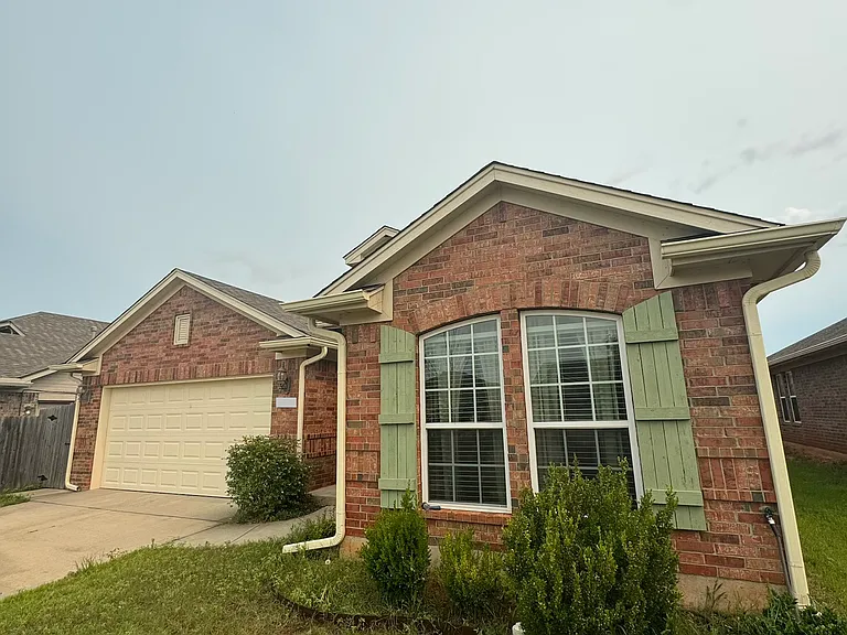 1006 Midland Valley St — Photo 2