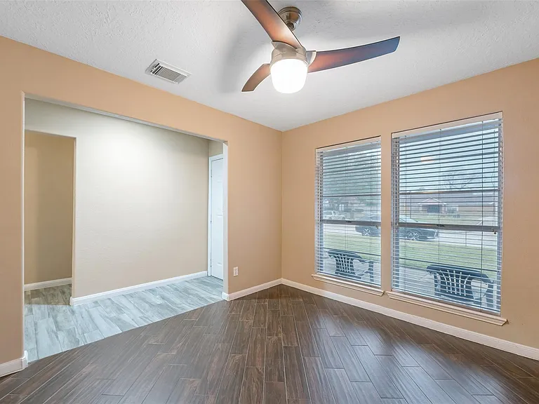 123 Ballantrae Ln — Photo 4