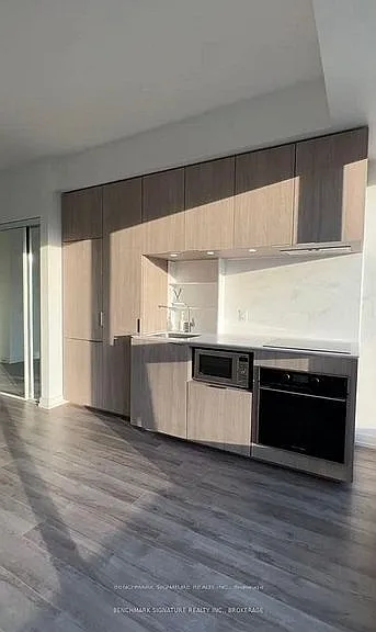 77 Shuter St #2015 — Photo 8