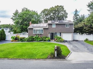 12 Starfire Dr, Centereach, NY 11720
