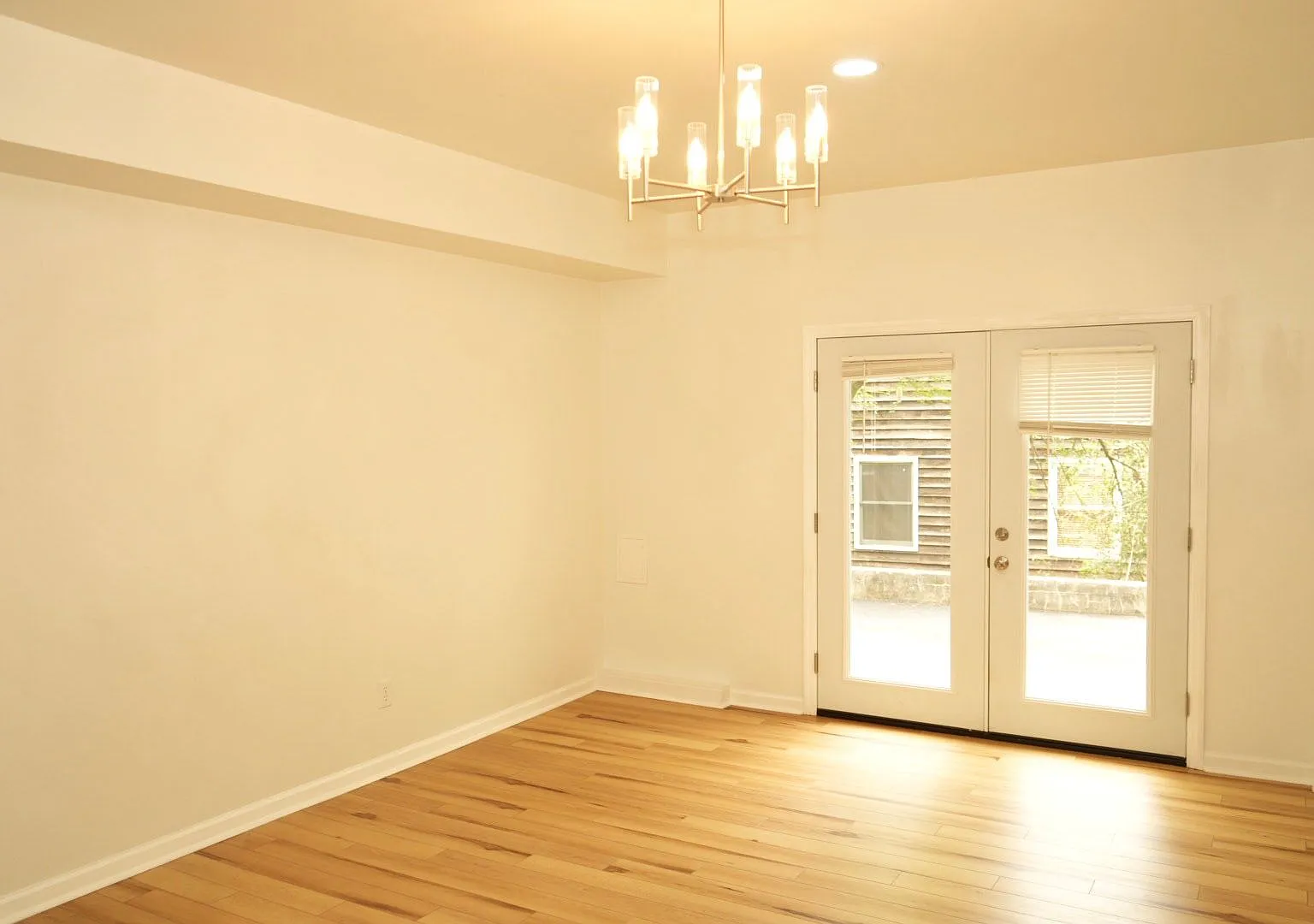 4 Rockbrook Dr — Photo 1