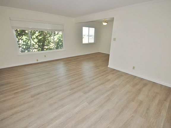 3rd image of 516 E Hillsdale Ct #3