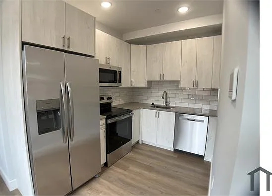 2 bed, 1026 sqft, $1,800 — Photo 3