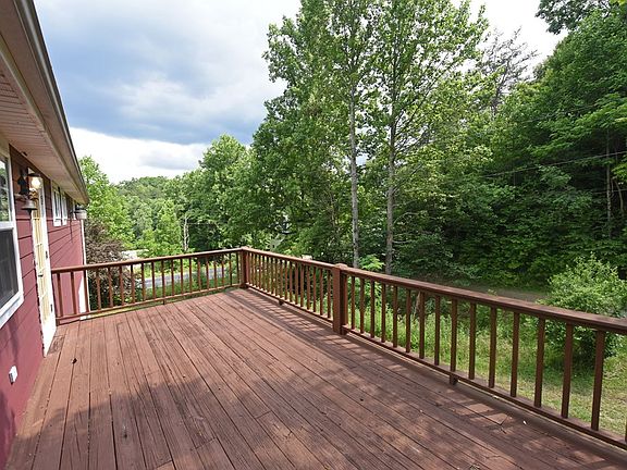 4th image of 34 Summerhill Ln