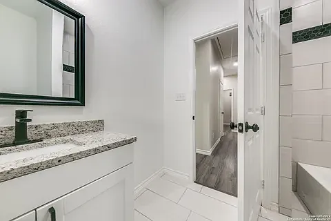 631 Corliss — Photo 13