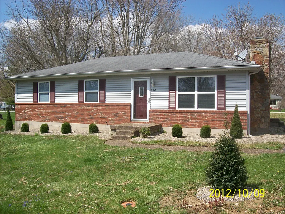 832 Apache Dr NE