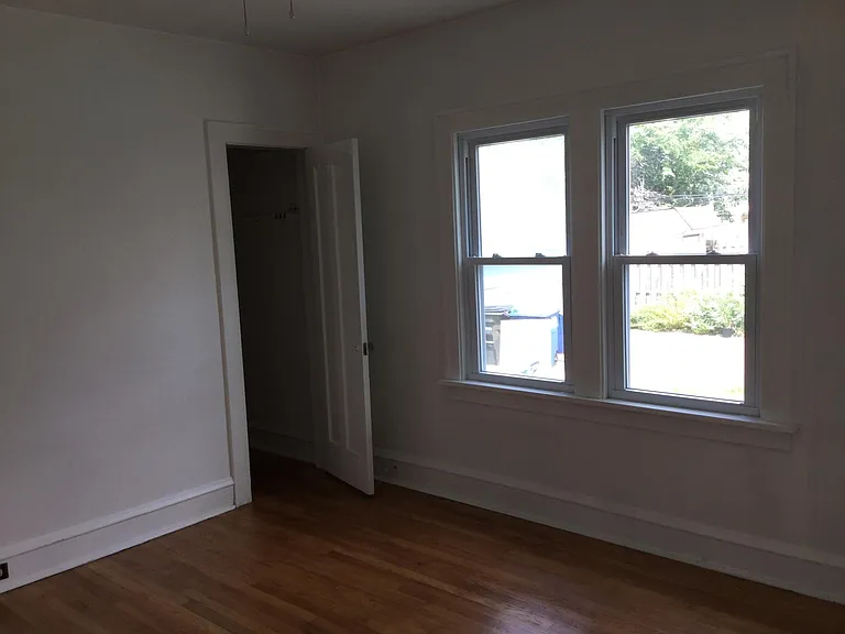 2142 Atkins Ave — Photo 7