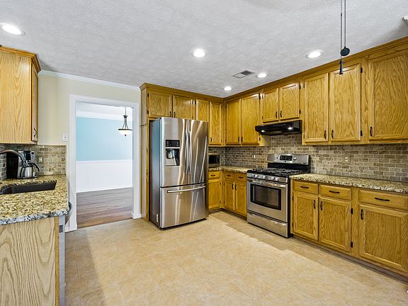 5th image of 805 Monticello Ln