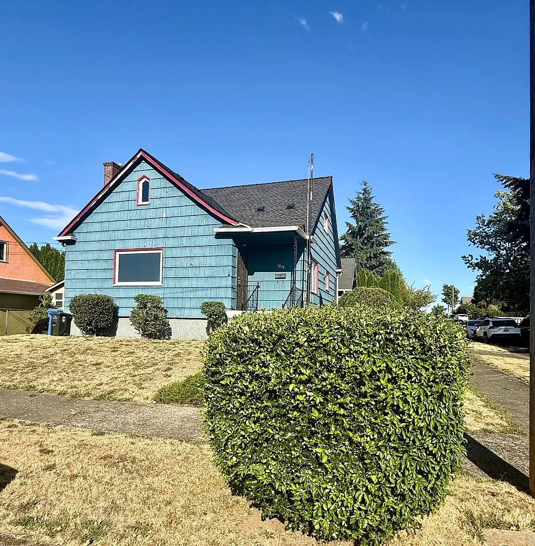 Charming Tacoma Craftsman with Spacious Basement & Bonus Area — Photo 1