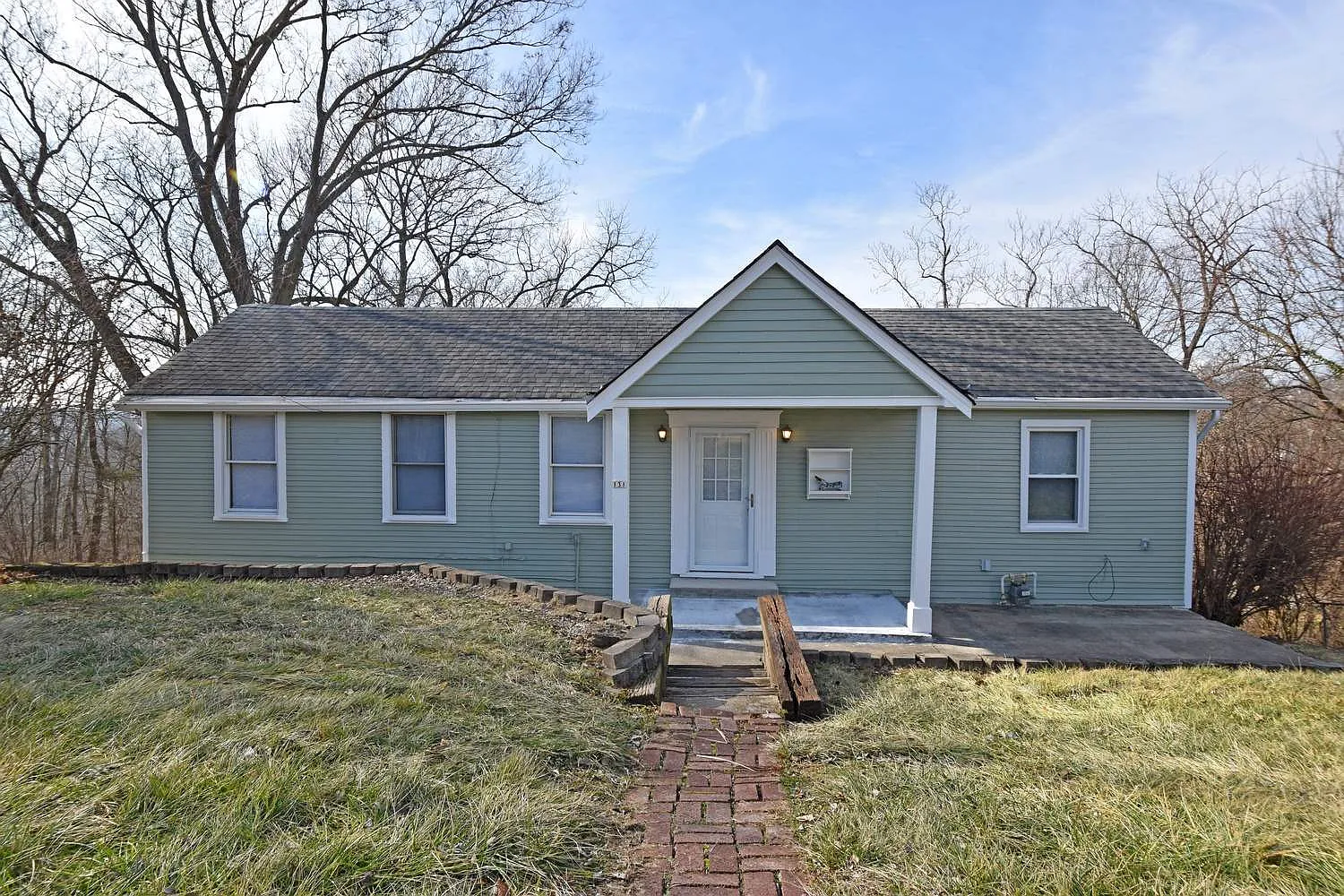 131 Harvard Pl photo 1