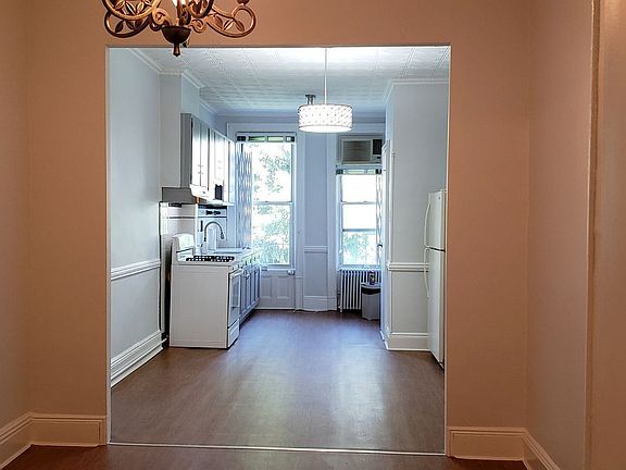 5th image of 472 Harman St #2A