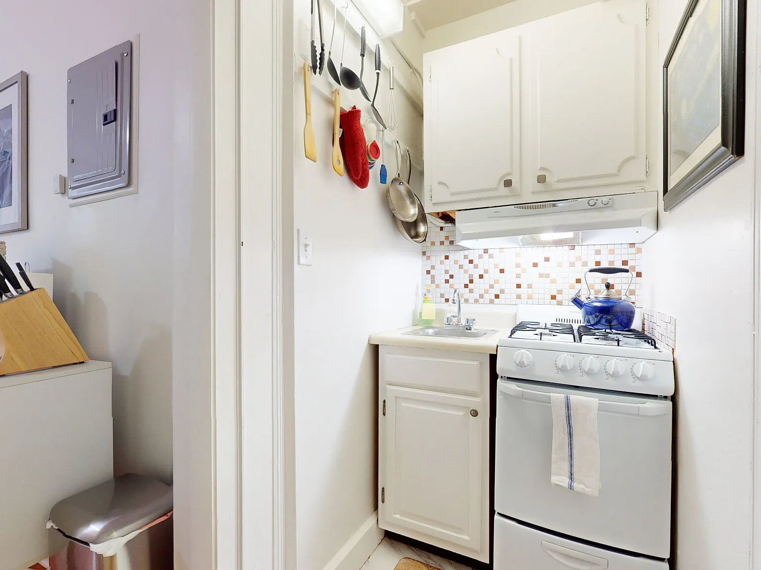 Studio, 450 sqft, $3,990 — Photo 2