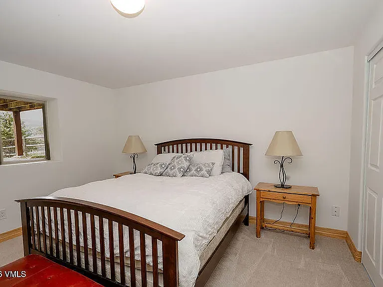 752 Mesa Dr — Photo 2