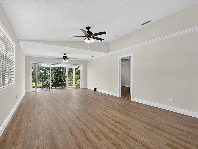 3546 SE Glacier Ter — Photo 21